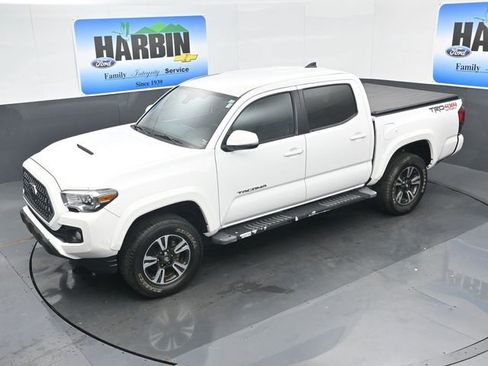 Used 2019 Toyota Tacoma TRD Sport AWD/4WD image 22