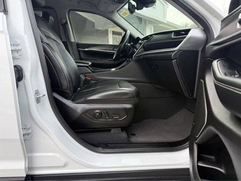 Used 2022 Jeep Grand Cherokee Limited w/ Luxury Tech Group II image 14