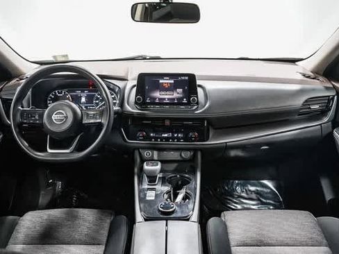 Used 2021 Nissan Rogue SV image 12