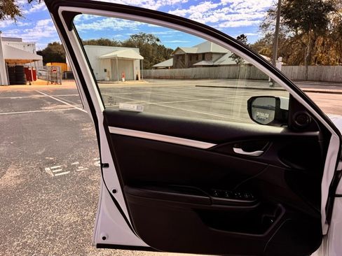 Used 2020 Honda Civic Sport image 28