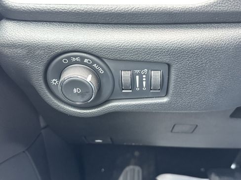 New 2026 Chrysler Pacifica Select image 15