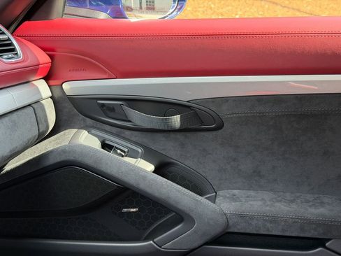 Used 2021 Porsche 718 Boxster Spyder RWD image 32