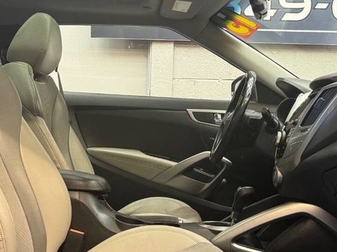 Used 2013 Hyundai Veloster w/ Tech Pkg FWD image 13