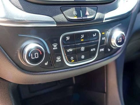 Used 2023 Chevrolet Equinox LT FWD image 21