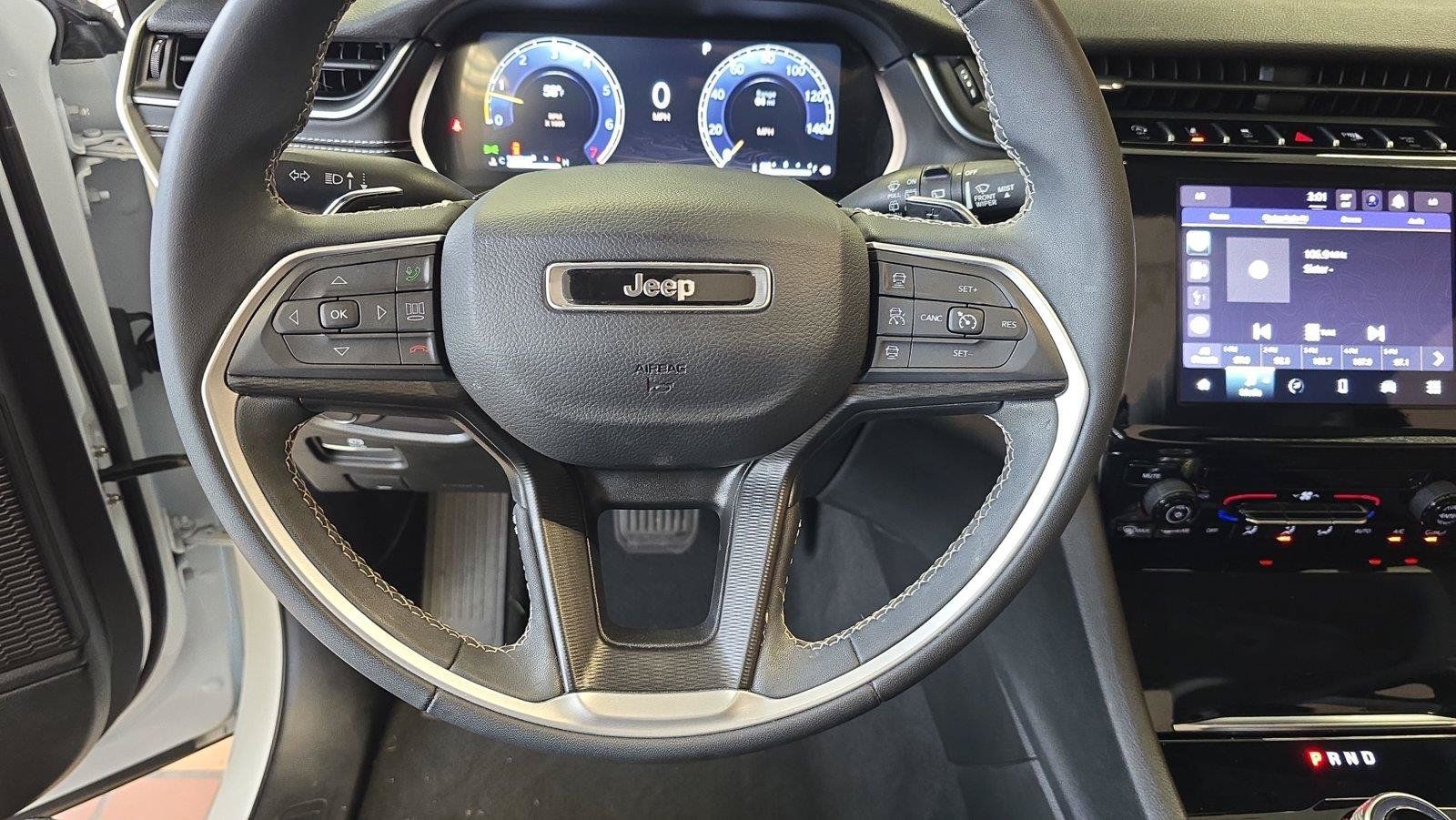 Used 2023 Jeep Grand Cherokee L Laredo AWD/4WD image 26