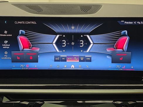 Certified 2024 BMW X7 xDrive40i w/ M Sport Package image 20