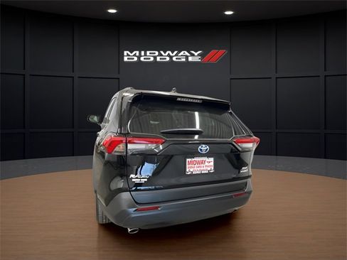 Used 2024 Toyota RAV4 XLE image 6