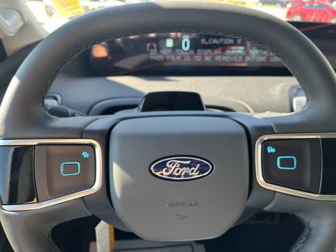 New 2025 Ford Expedition Active image 17