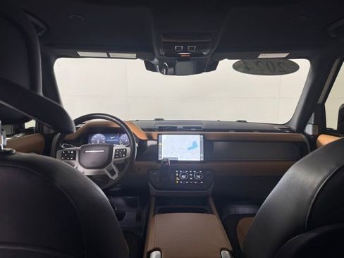 Used 2024 Land Rover Defender 130 X-Dynamic SE image 27