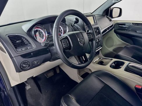 Used 2014 Dodge Grand Caravan SXT FWD image 9