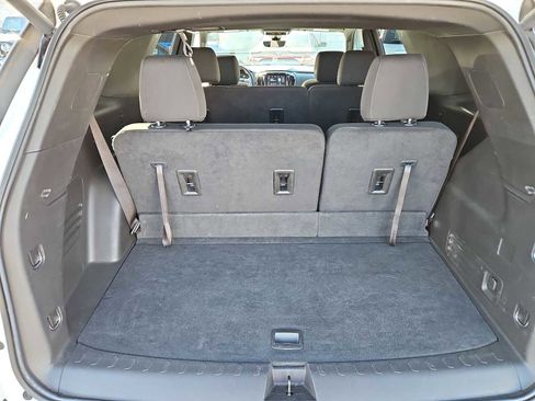Used 2023 Chevrolet Traverse LT image 33