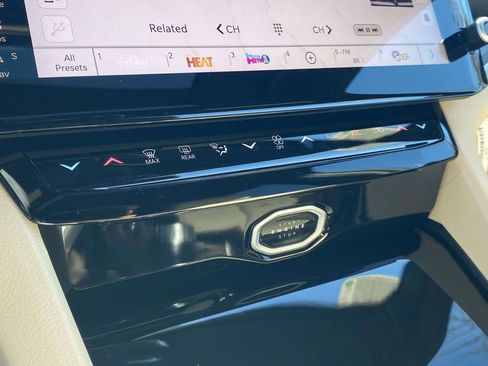 New 2026 Jeep Grand Cherokee Limited w/ Luxury Tech Group II image 23