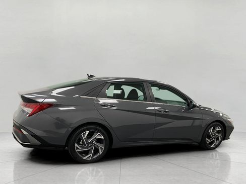 Certified 2025 Hyundai Elantra SEL image 2