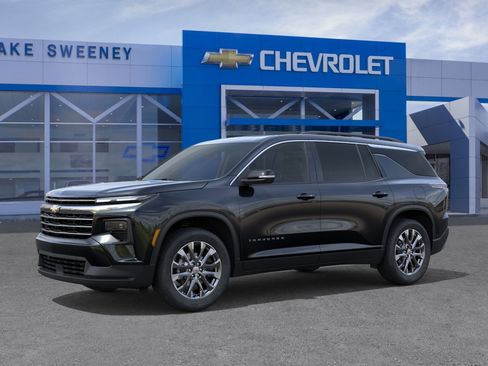 New 2026 Chevrolet Traverse LT w/ Sun and Wheel Package FWD image 2