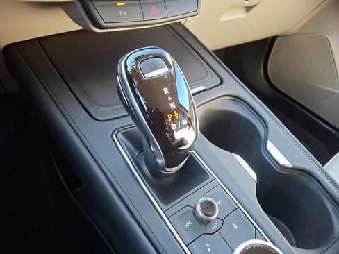 Certified 2022 Cadillac XT4 Luxury image 15