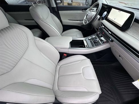 Used 2024 Hyundai Palisade Calligraphy image 12