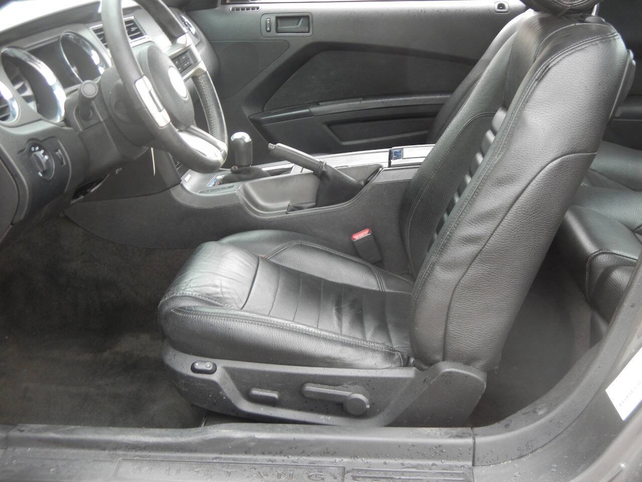 Used 2014 Ford Mustang Coupe w/ Equipment Group 102A RWD image 27