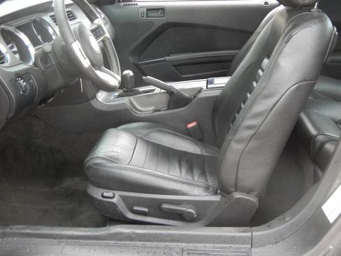 Used 2014 Ford Mustang Coupe w/ Equipment Group 102A RWD image 27