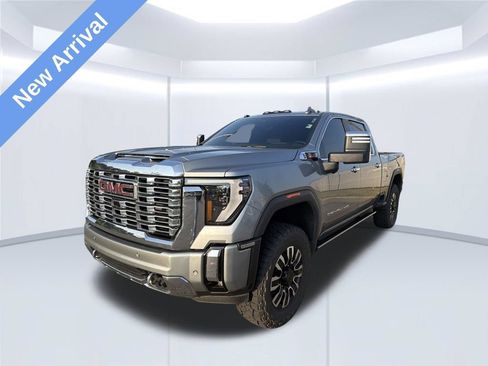 Used 2025 GMC Sierra 2500 Denali w/ Max Trailering Package AWD/4WD image 1