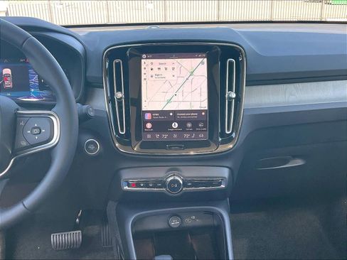 New 2026 Volvo XC40 B5 Core w/ Climate Package AWD/4WD image 9