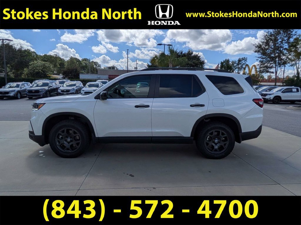 Used 2025 Honda Pilot TrailSport image 7