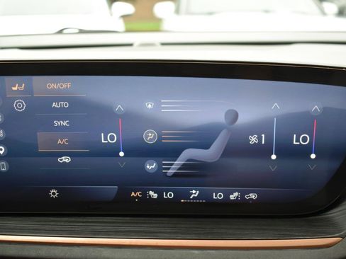 Used 2025 Buick Envision Sport Touring AWD/4WD image 36