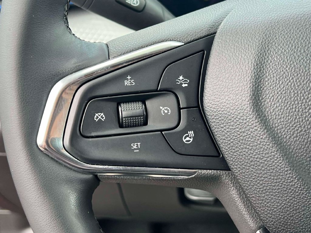 Used 2024 Chevrolet Trax LT w/ Sunroof Package FWD image 20