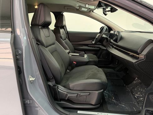 Used 2025 Nissan Ariya AWD image 22