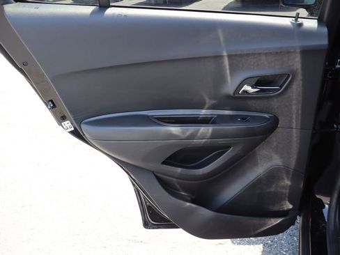 Used 2022 Chevrolet Trax LT w/ LT Convenience Package image 24