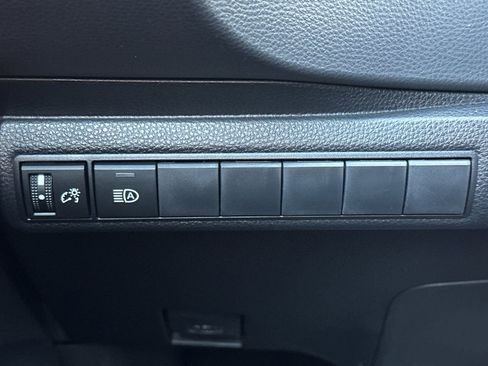 Used 2022 Toyota Corolla SE w/ SE Preferred Package image 42