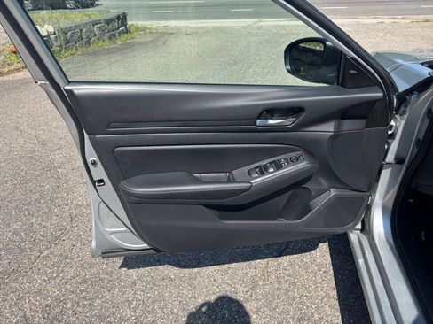 Used 2025 Nissan Altima 2.5 SV FWD image 18