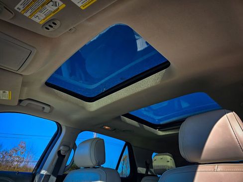 Used 2017 Ford Explorer Platinum image 20