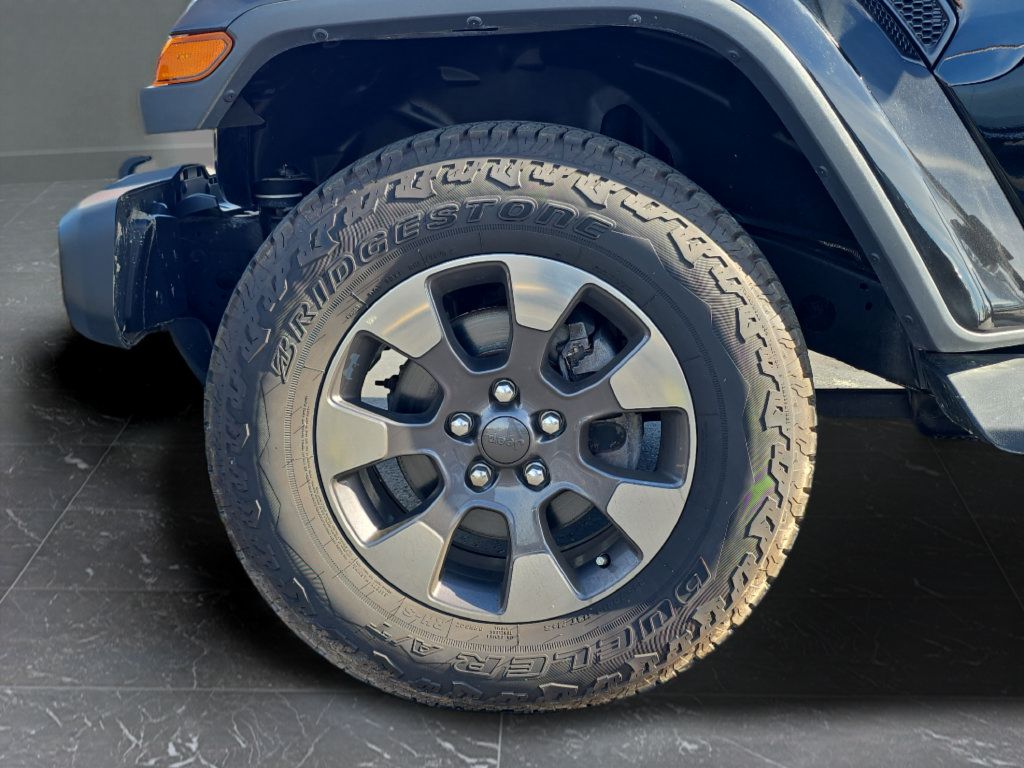 Used 2018 Jeep Wrangler Unlimited Sahara w/ Dual Top Group AWD/4WD image 33