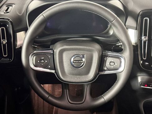 Used 2025 Volvo XC40 B5 Core AWD/4WD image 13