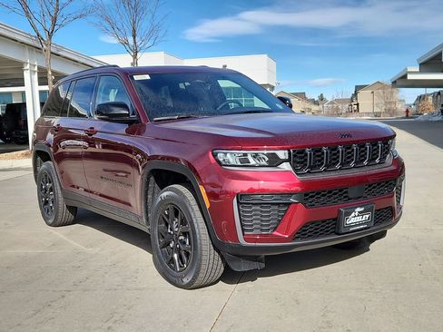 New 2026 Jeep Grand Cherokee Altitude AWD/4WD image 1