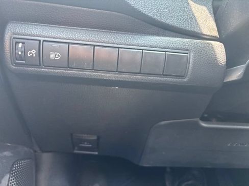 Used 2025 Toyota Corolla LE FWD image 14
