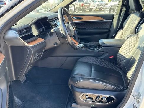 Used 2022 Jeep Grand Cherokee Summit AWD/4WD image 19