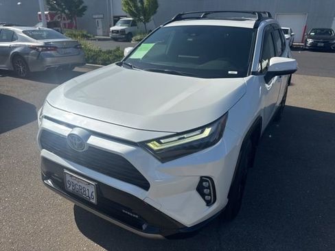 Used 2022 Toyota RAV4 SE w/ Convenience Package AWD/4WD image 3