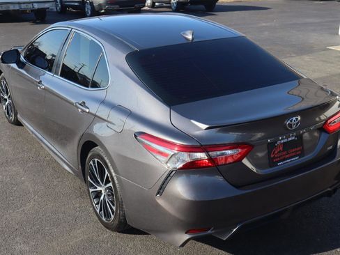 Used 2019 Toyota Camry SE w/ Carpet Mat Package image 14
