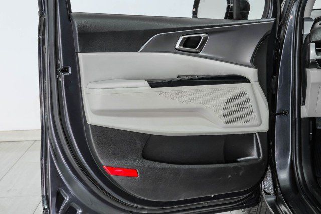 Used 2023 Kia Carnival LX FWD image 41