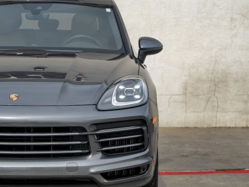 Used 2020 Porsche Cayenne image 48