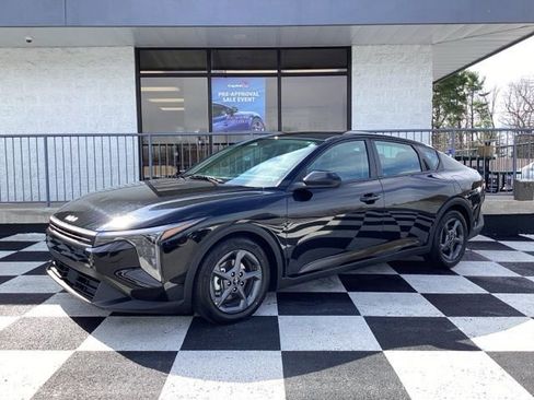 Used 2025 Kia K4 FWD image 2