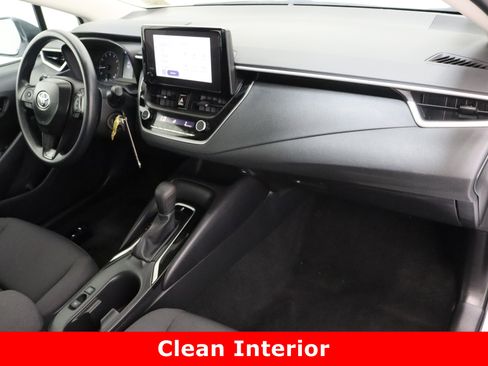 Used 2025 Toyota Corolla LE image 32