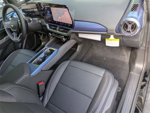 New 2026 Chevrolet Equinox EV LT image 28