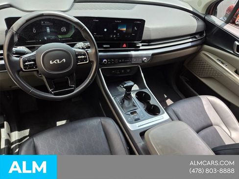 Used 2025 Kia Carnival FWD image 7