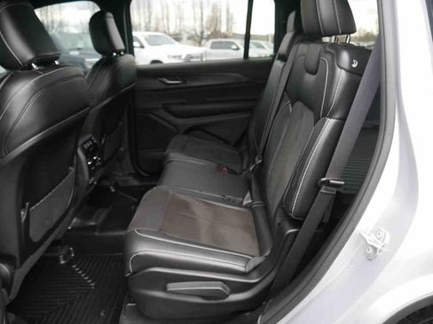 Used 2023 Jeep Grand Cherokee L Laredo image 13