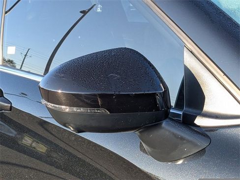 Used 2023 Mitsubishi Outlander SE Black Edition image 12