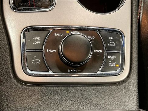 Used 2020 Jeep Grand Cherokee Trailhawk AWD/4WD image 15