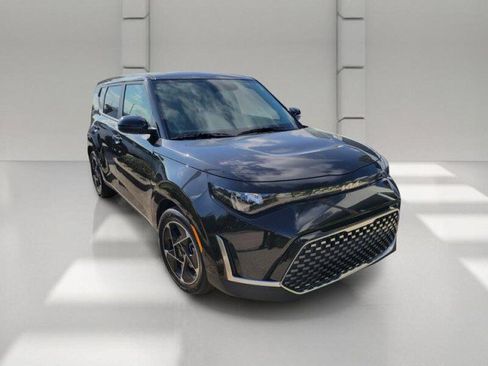 Used 2025 Kia Soul EX FWD image 3