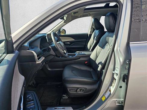 Used 2024 Toyota Grand Highlander Limited image 19